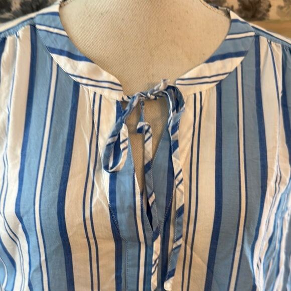 Vineyard Vines Blue and White Sleeveless Blouse - Picture 2 of 6